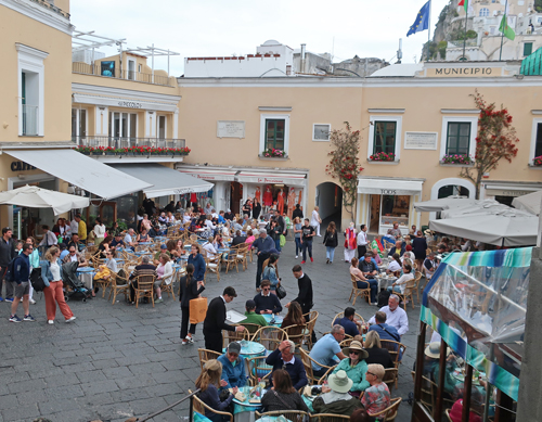 Piazzetta in Capri Italy (Piazza Umberto I)